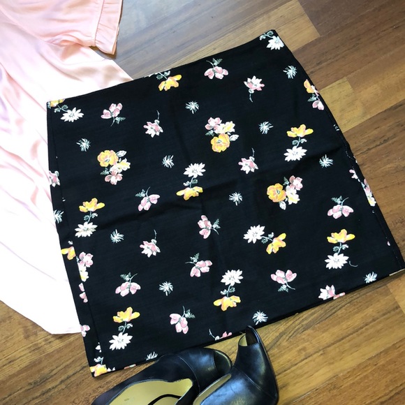 LOFT Bouquet Straight Skirt - Picture 2 of 4